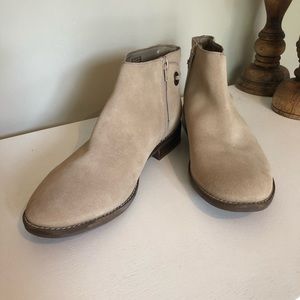 Clark’s Collection Suede Booties